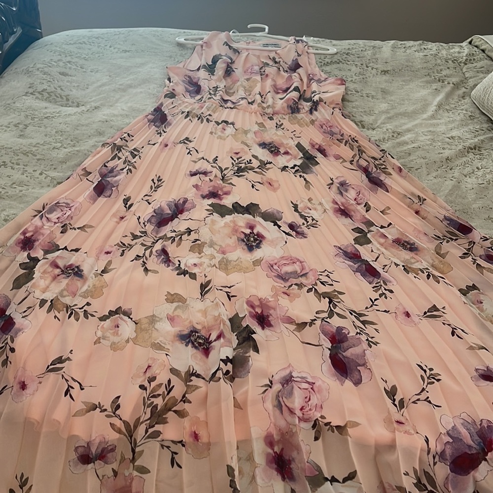 Dress - Picture 3 of 4